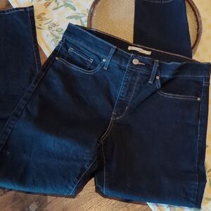 Like New! Levi's 311 Shaping Skinny. Mid-rise. Dark Blue. Sz 31x32